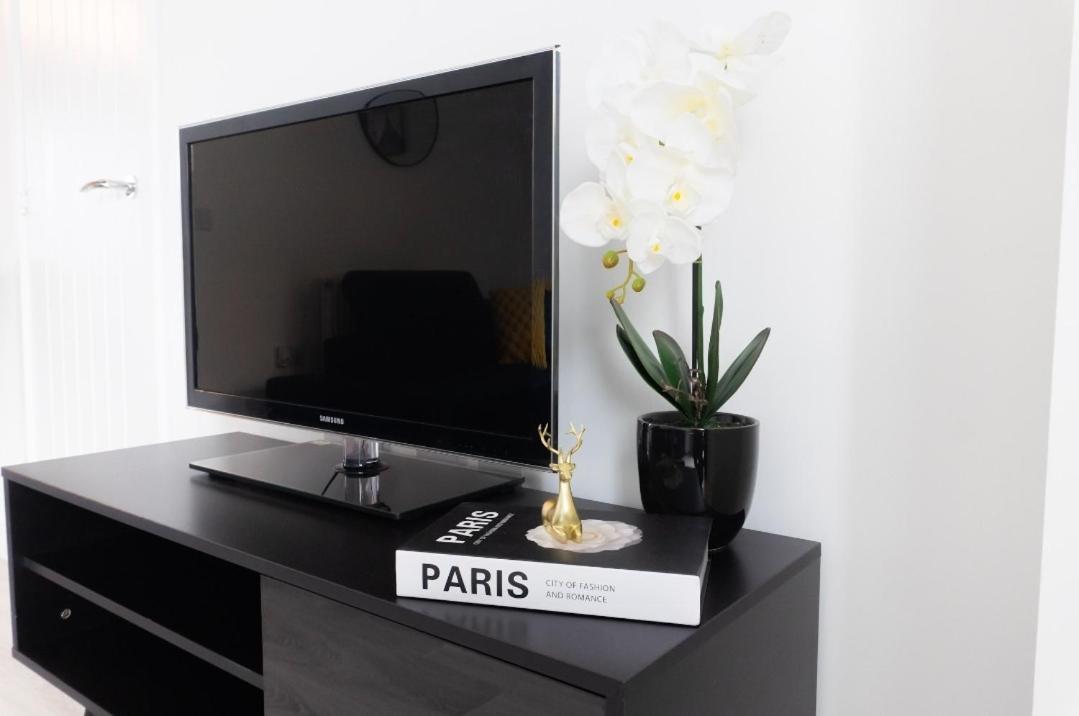Stylish House With Private Parking Villa กลาสโกว์ ภายนอก รูปภาพ